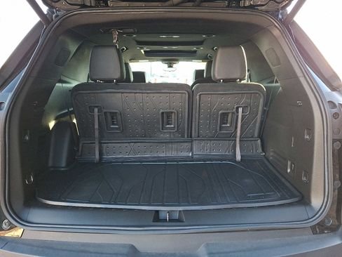 Used 2023 Chevrolet Traverse RS image 30