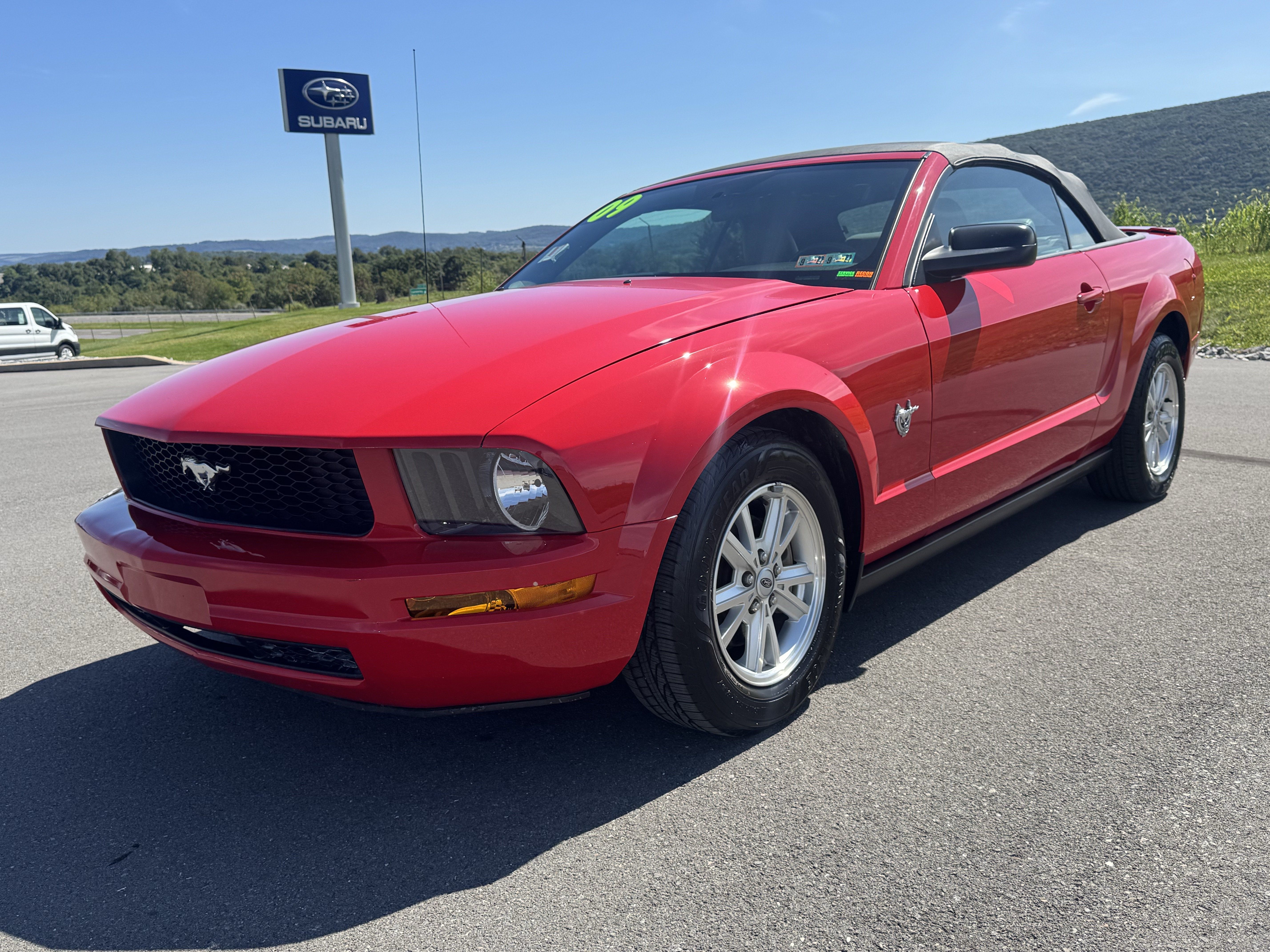 Used 2009 Ford Mustang Convertible RWD image 7