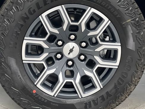 Used 2026 Chevrolet Colorado Z71 AWD/4WD image 59
