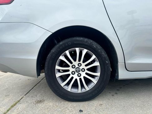 Used 2018 Toyota Sienna XLE FWD image 27