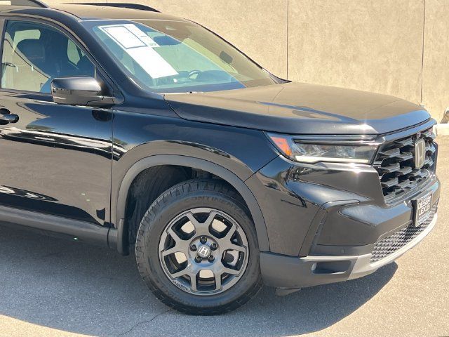 Used 2025 Honda Pilot TrailSport image 2