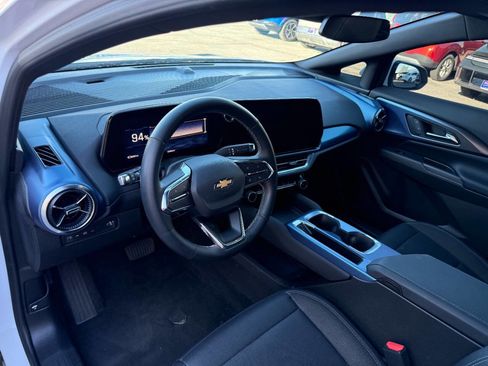 Used 2025 Chevrolet Equinox EV LT image 25