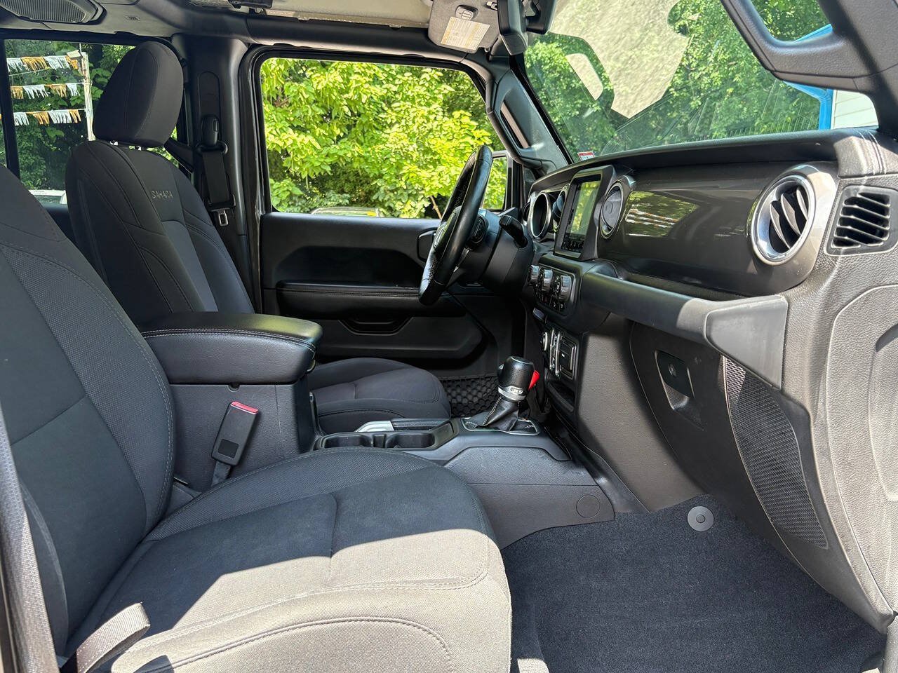 Used 2018 Jeep Wrangler Unlimited Sahara AWD/4WD image 21