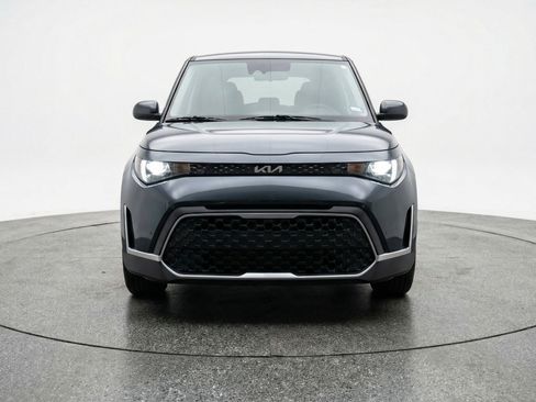 Used 2025 Kia Soul LX w/ LX Technology Package FWD image 2