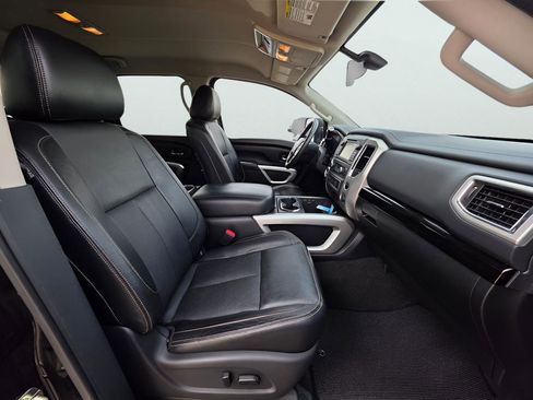 Used 2017 Nissan Titan SV RWD image 25