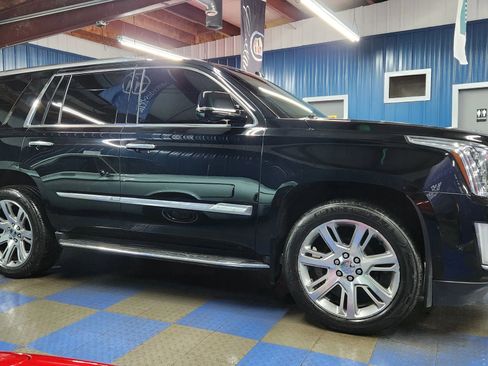 Used 2017 Cadillac Escalade Luxury image 84
