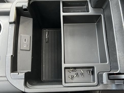 Used 2024 Chevrolet Tahoe Z71 w/ Luxury Package image 19