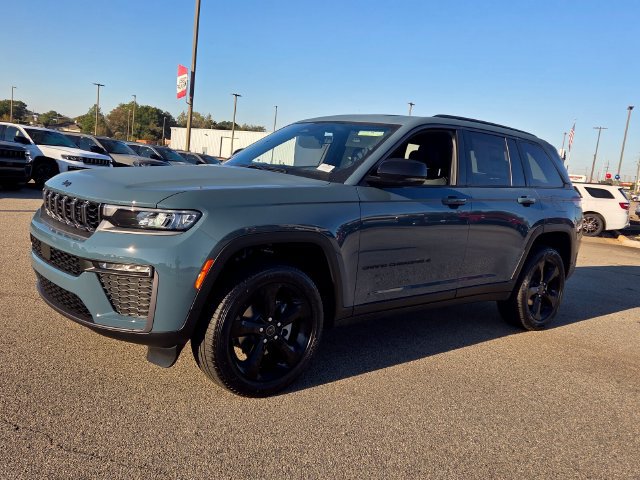 New 2027 Jeep Grand Cherokee Limited RWD image 3