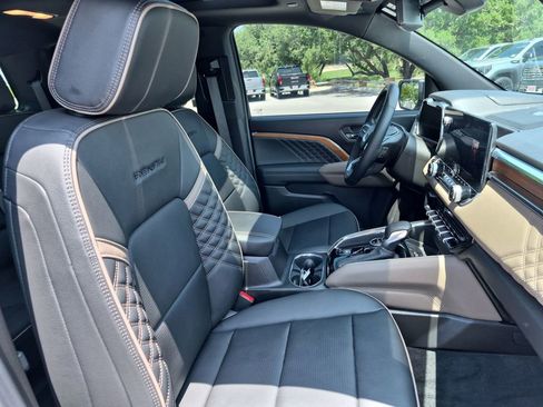 Certified 2025 GMC Canyon Denali AWD/4WD image 37