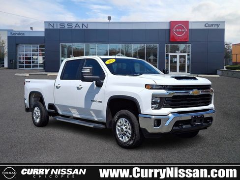 Used 2025 Chevrolet Silverado 2500 LT w/ Convenience Package AWD/4WD image 1