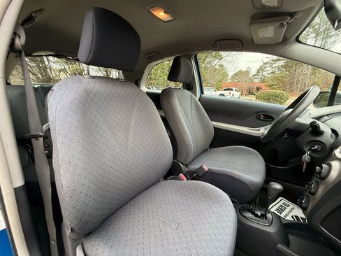 Used 2010 Toyota Yaris 2-Door Hatchback image 16