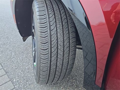 Certified 2022 Buick Envision Essence w/ Sport Touring Package image 31