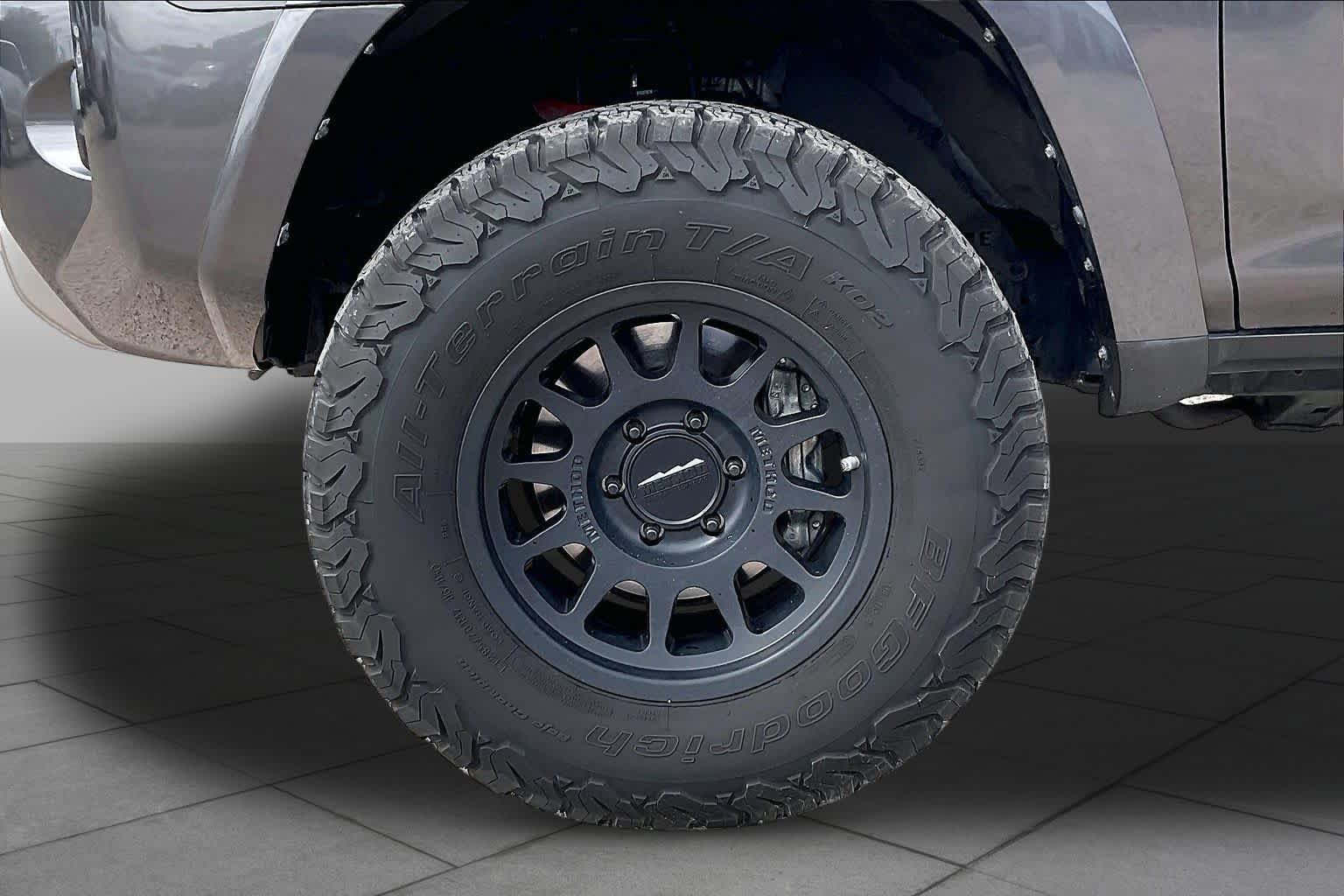 Used 2019 Toyota 4Runner TRD Off-Road Premium AWD/4WD image 11