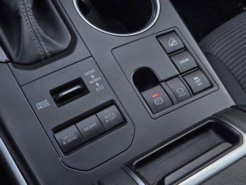 Used 2024 Toyota Highlander LE image 18