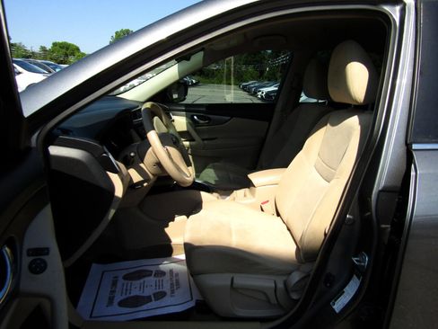 Used 2015 Nissan Rogue S image 16