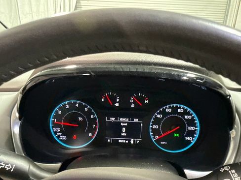 Used 2021 Chevrolet Traverse LT FWD image 29