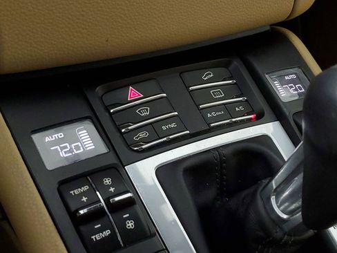 Used 2018 Porsche Macan image 22