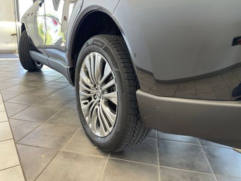 Used 2023 Toyota Venza XLE AWD/4WD image 17