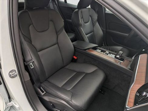 Used 2023 Volvo S60 B5 Plus w/ Protection Package Premier image 22