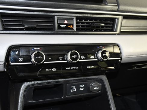 Used 2025 Honda Pilot Touring image 29