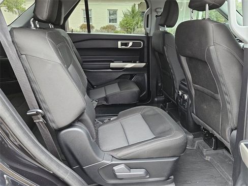 Used 2023 Ford Explorer XLT image 14