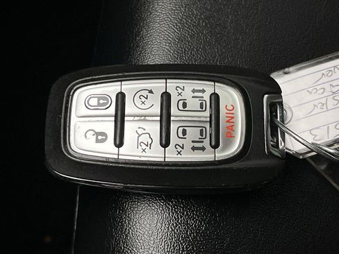 Used 2024 Chrysler Pacifica Touring-L FWD image 26
