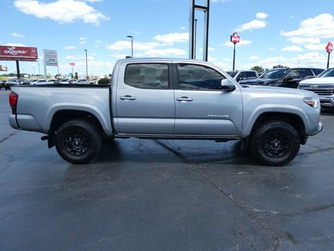 Used 2021 Toyota Tacoma SR5 w/ Technology Package AWD/4WD image 4