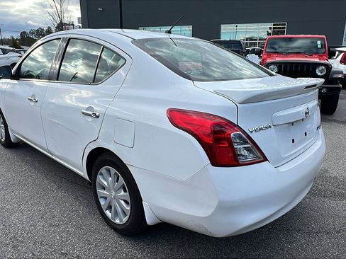Used 2014 Nissan Versa SV image 10