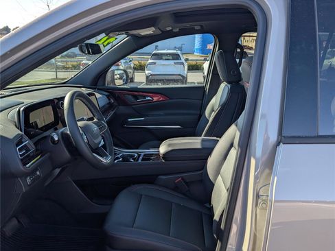 New 2026 Chevrolet Traverse Z71 w/ Driver Confidence Package image 13