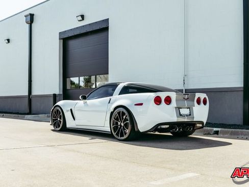 Used 2013 Chevrolet Corvette Z06 w/ 3LZ Preferred Equipment Group RWD image 20