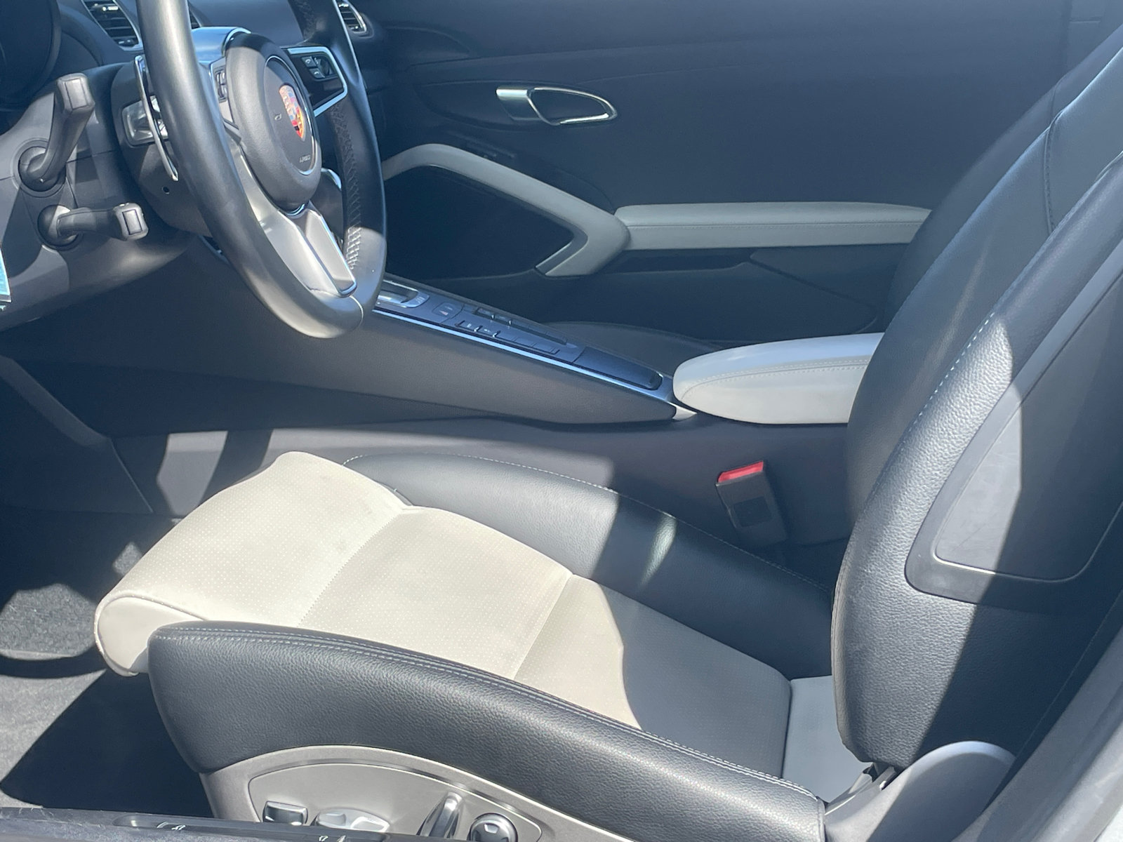 Used 2018 Porsche 718 Cayman RWD image 10