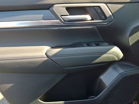 New 2027 GMC Terrain Elevation FWD image 8