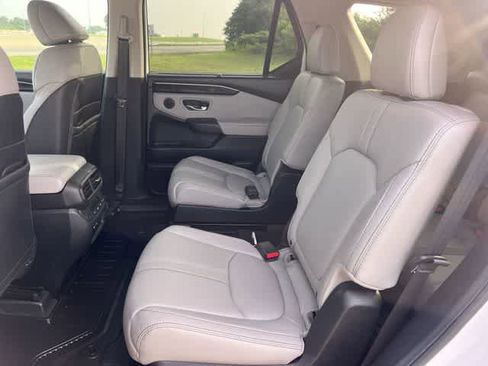 Certified 2024 Honda Pilot Touring image 14