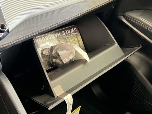 New 2026 Jeep Cherokee Limited image 11