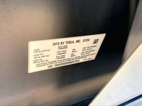 Used 2024 Tesla Cybertruck AWD Crew Cab image 34