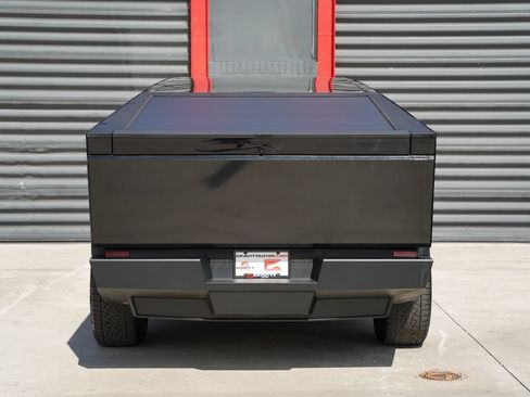 Used 2025 Tesla Cybertruck AWD Crew Cab image 11