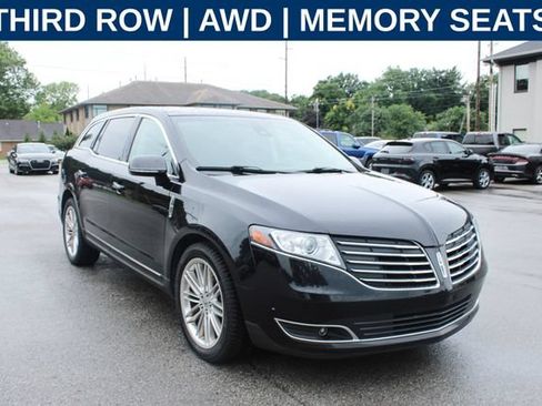 Used 2019 Lincoln MKT AWD image 2