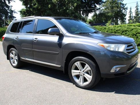 Used 2013 Toyota Highlander Limited AWD/4WD image 2