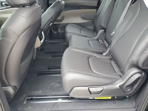 New 2026 Kia Carnival FWD image 20