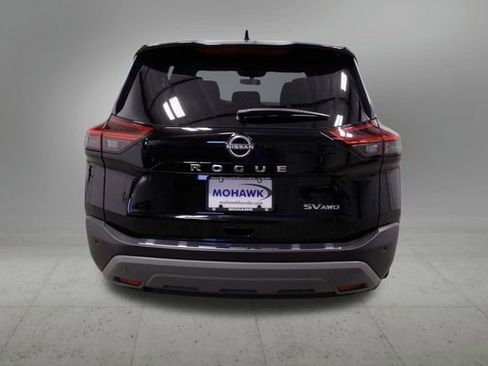 Used 2023 Nissan Rogue SV image 4