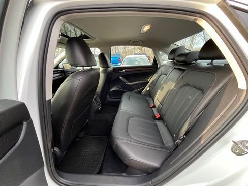 Certified 2020 Volkswagen Passat 2.0T SEL image 10