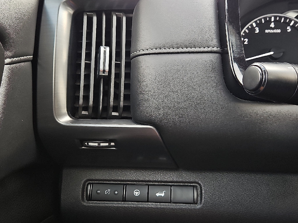 Used 2024 Nissan Pathfinder SL FWD image 24