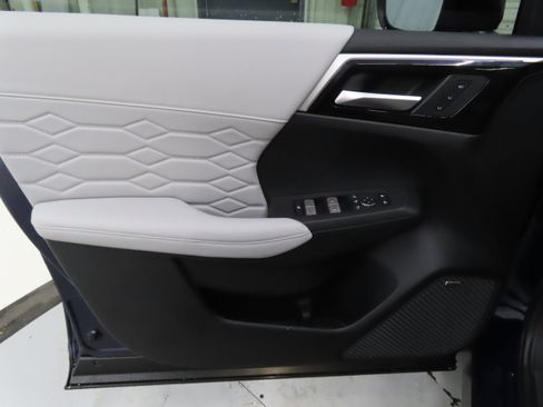 New 2025 Mitsubishi Outlander SEL image 9