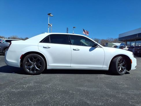 Used 2023 Chrysler 300 Touring w/ Sport Appearance Package image 27