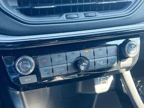 Used 2025 Jeep Compass Trailhawk AWD/4WD image 17