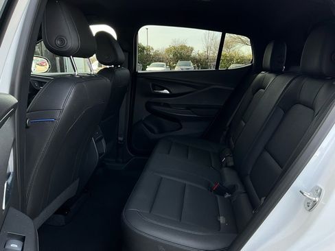 Used 2025 Buick Envista Sport Touring image 11