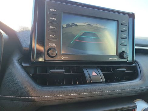 Used 2021 Toyota RAV4 LE image 29