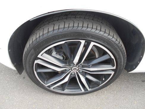 Used 2020 Volvo XC60 T6 R-Design w/ Protection Package Premier image 18