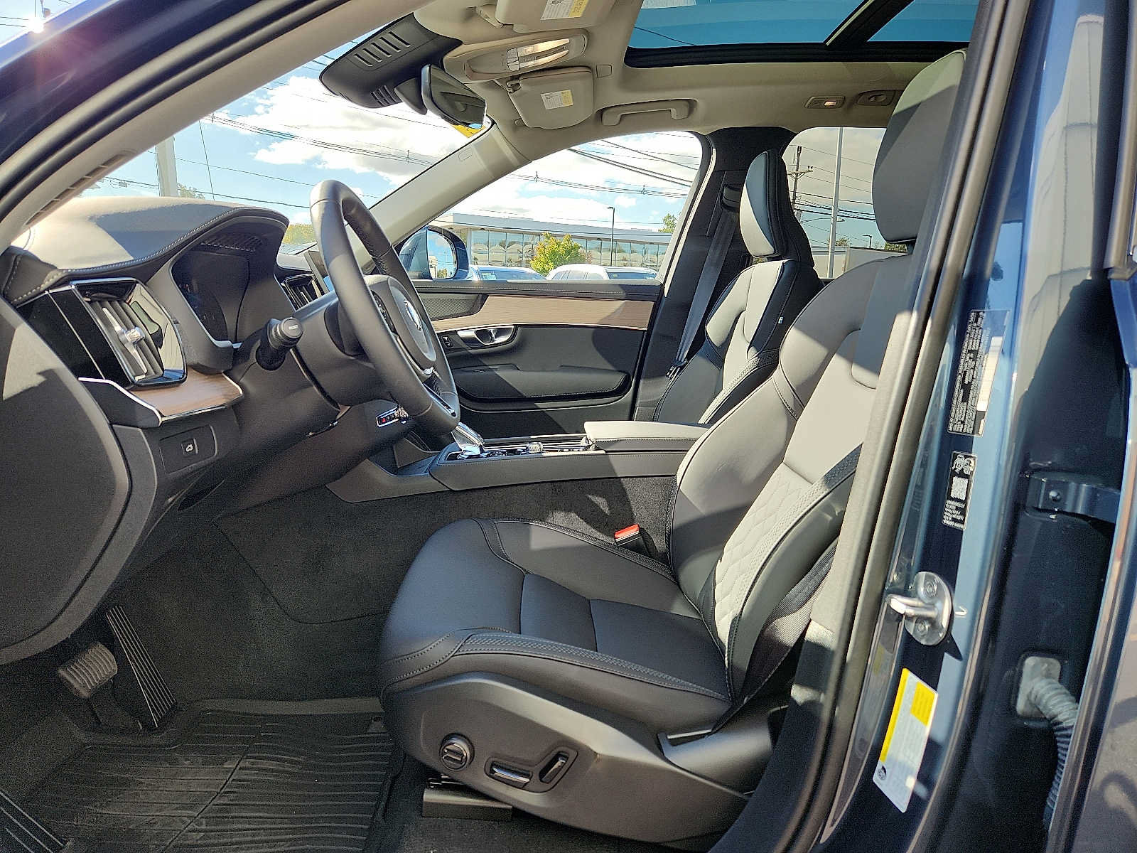 Used 2027 Volvo XC90 B6 Plus AWD/4WD image 13
