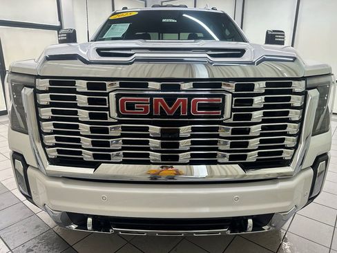 Used 2025 GMC Sierra 3500 Denali w/ Denali Reserve Package image 16